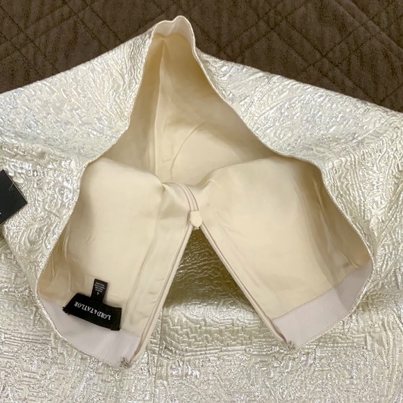 Lord & Taylor NWT Silver Jacquard Skirt size 4 - Picture 10 of 17